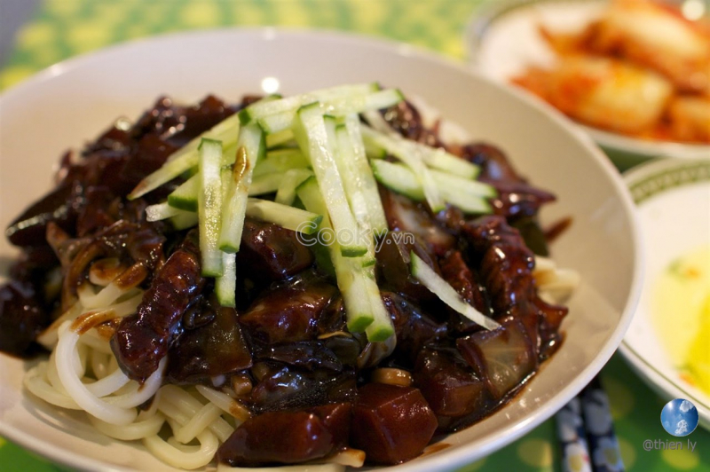 Mì đen Hàn Quốc (Mì Chachang)