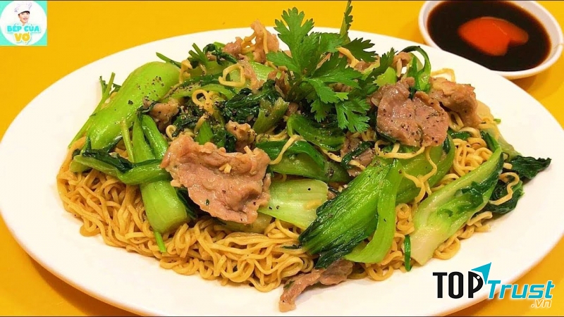 Mì gói xào cải ngọt