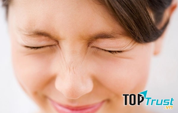 nếu hiện tượng co giật mí mắt xảy ra thường xuyên và trong thời gian dài, bạn cần hết sức chú ý.