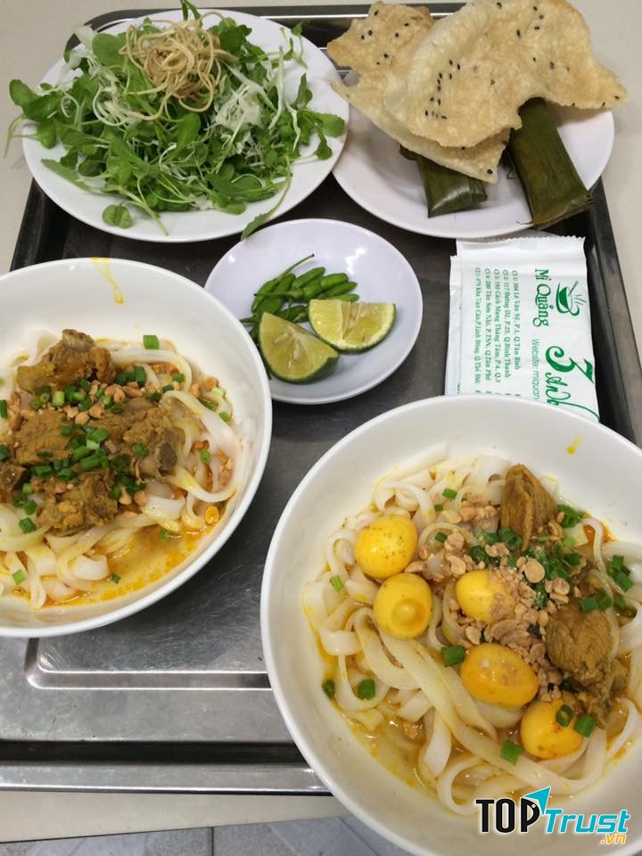 Menu của quán Mì Quảng 3 Anh Em Chính Gốc có hơn 5 loại mì quảng độc lạ