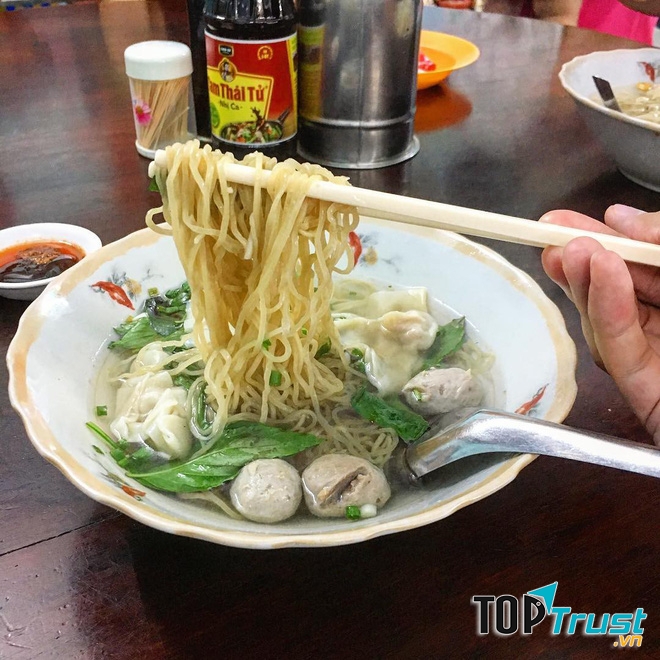 Mì thảy hấp dẫn cả du khách trong và ngoài nước