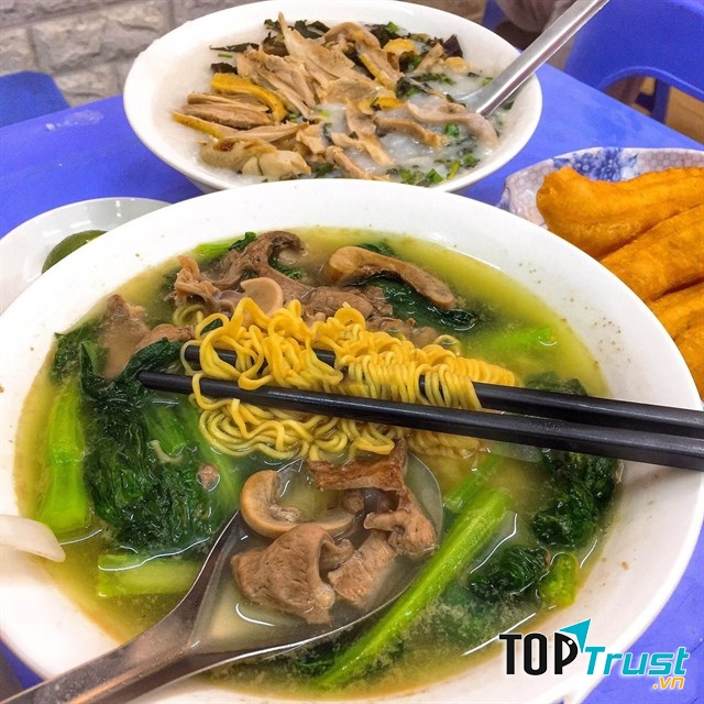 Mì tim,  cháo gà bà Cứ