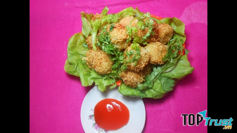 Mì tôm bọc khoai tây chiên giòn