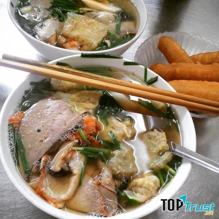 vằn thắn trộn ở quán Phương Béo cũng nằm trong danh mục những loại mì trộn được yêu thích