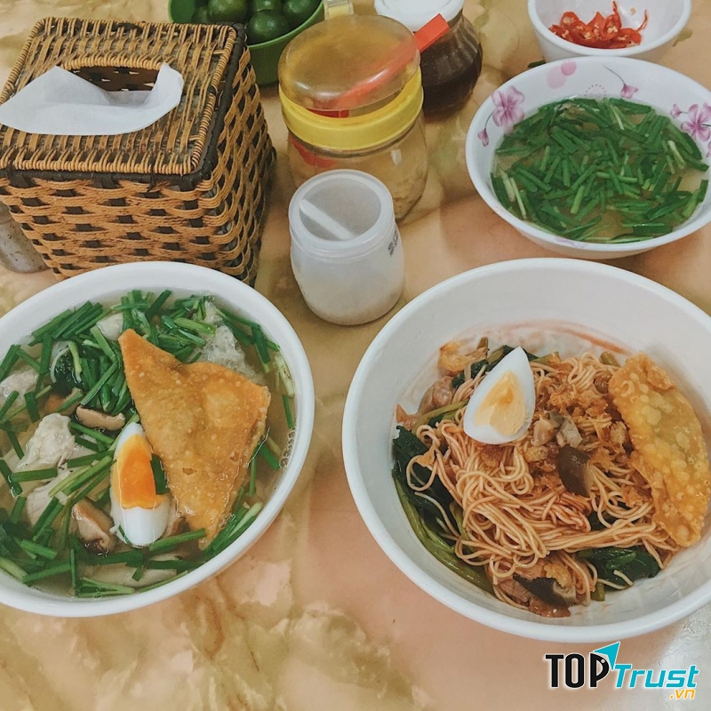 Mì vằn thắn và sủi cảo Hoàng Mập