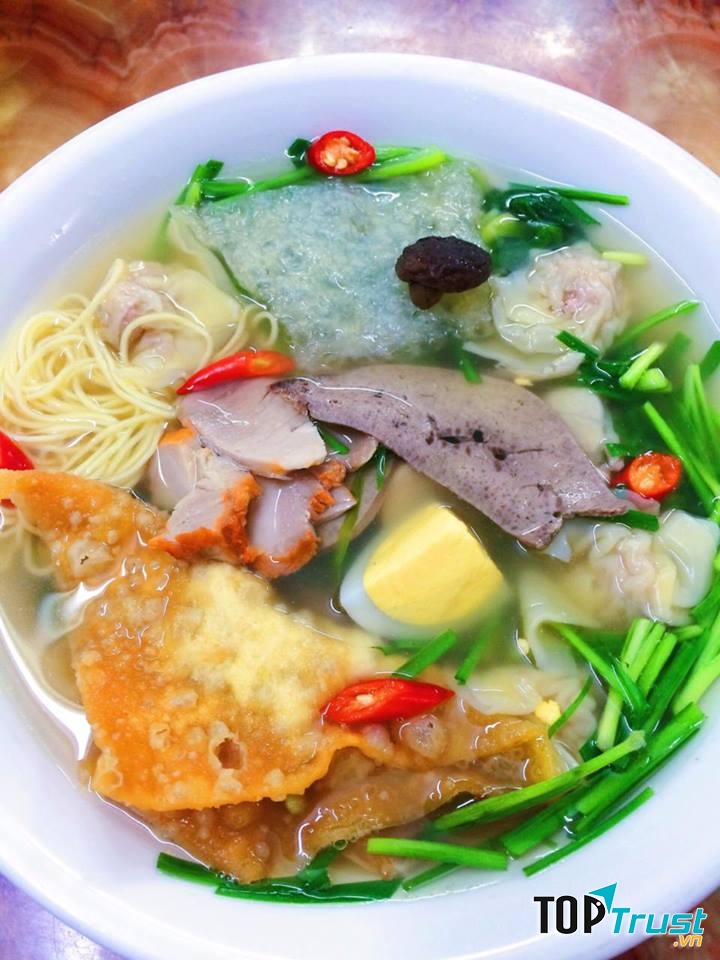 Bát mì đầy ắp ăn đến no bụng