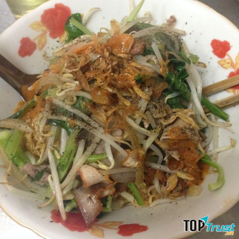 Mì xào chua ngọt chợ Ngô Sỹ Liên