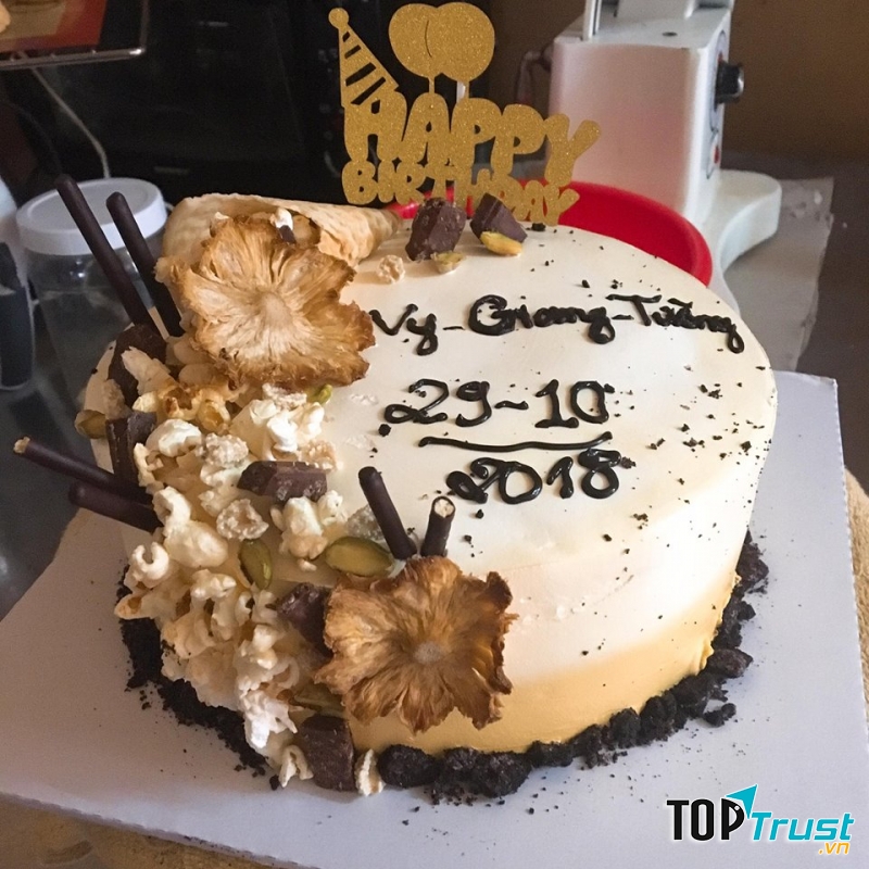 Đến với Miam Miam Bread & Cafe bạn sẽ được kể câu chuyện về những chiếc bánh kem cao cấp phù hợp với tiệc sinh nhật.