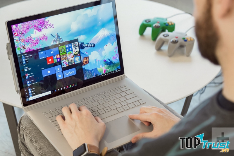 Microsoft Surface Book 2 15