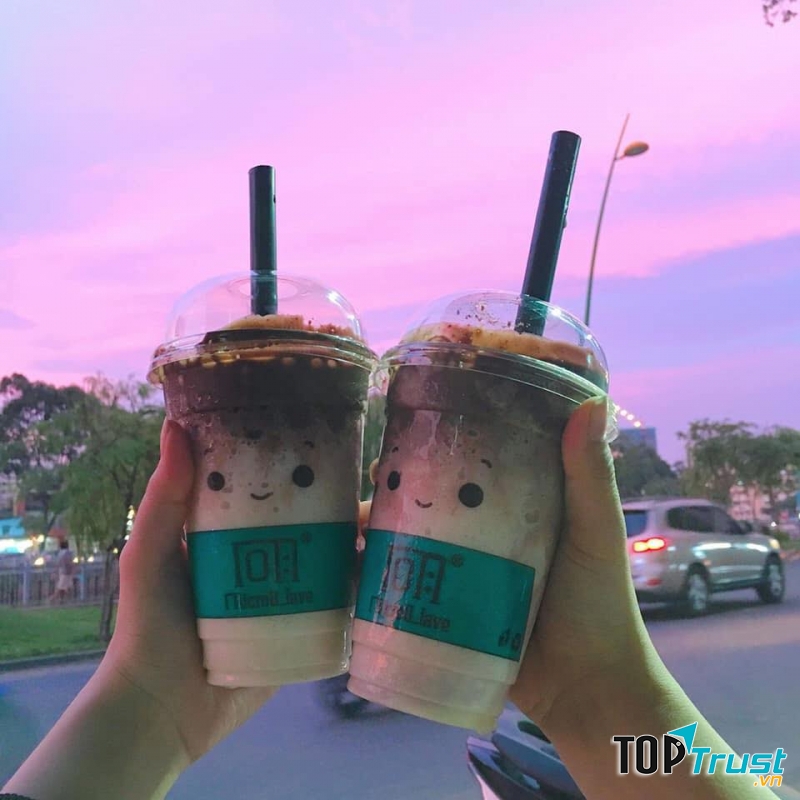 Trà sữa tại quán được đánh giá là thơm ngon, topping trân châu & cheese foam các loại phong phú cho khách hàng lựa chọn