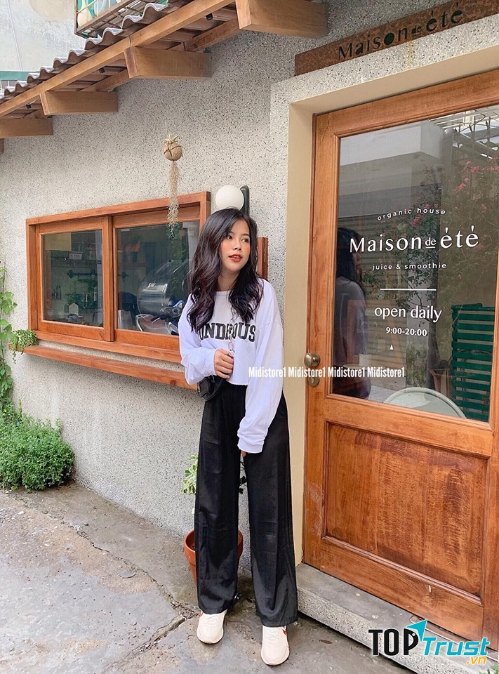 Thế mạnh của Midistore là những sản phẩm đậm chất basic vừa dễ mặc lại dễ phối, màu sắc đơn giản, thanh lịch