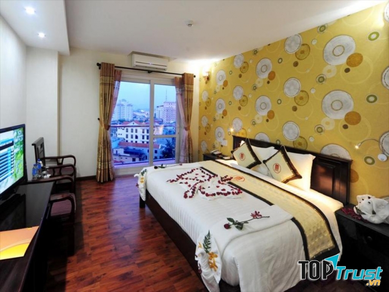 Dưới sự hướng dẫn chi tiết từ những nhân viên thân thiện không khó để du khách có thể tìm cho mình một phòng khách sạn vừa ý