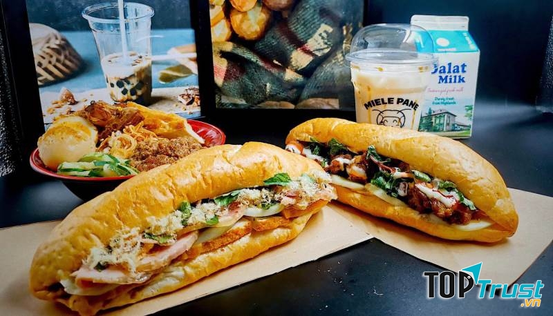 Bánh mì luôn đâỳ ắp nhân