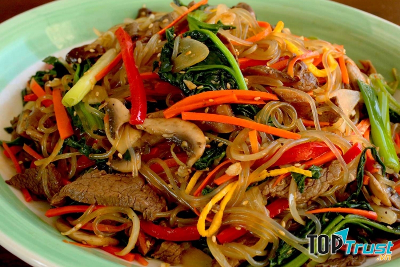 Miến xào thịt gà bắp cải