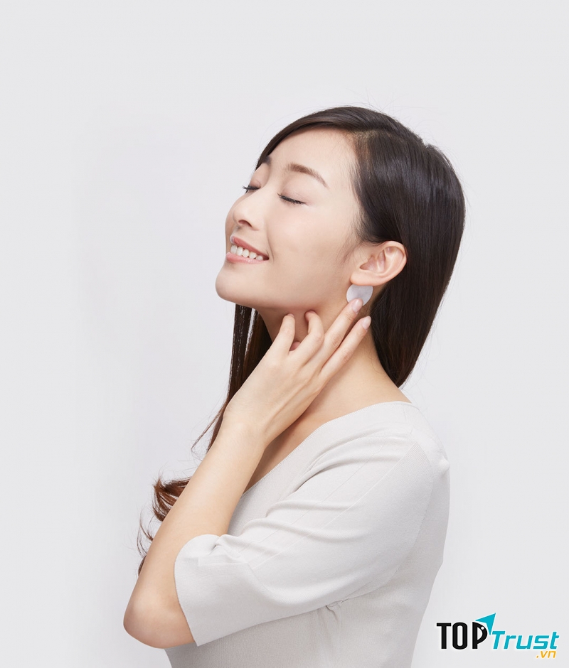 Hộp miếng dán chống say tàu xe MOE-A103 sẽ giúp bạn không bị say xe hay nôn mửa khi đi xe ô tô, tàu,… và không còn cảm sợ hãi mỗi khi nhìn thấy xe ô tô như trước đây.