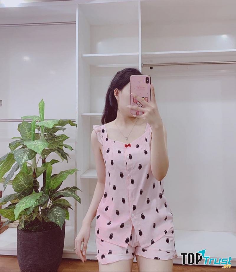 Đồ ngủ tại ﻿Mie's boutique chủ yếu là set ﻿pyjama, set đồ ngủ hai dây vừa dễ mặc, vừa tiện dụng