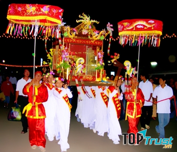Lễ thỉnh sắc và bài vị Thoại Ngọc Hầu cùng hai phu nhân từ Sơn Lăng về miếu bà