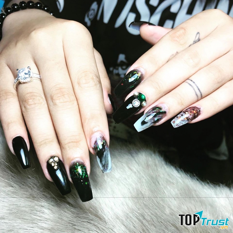 Mina Thuý Nail & Spa.