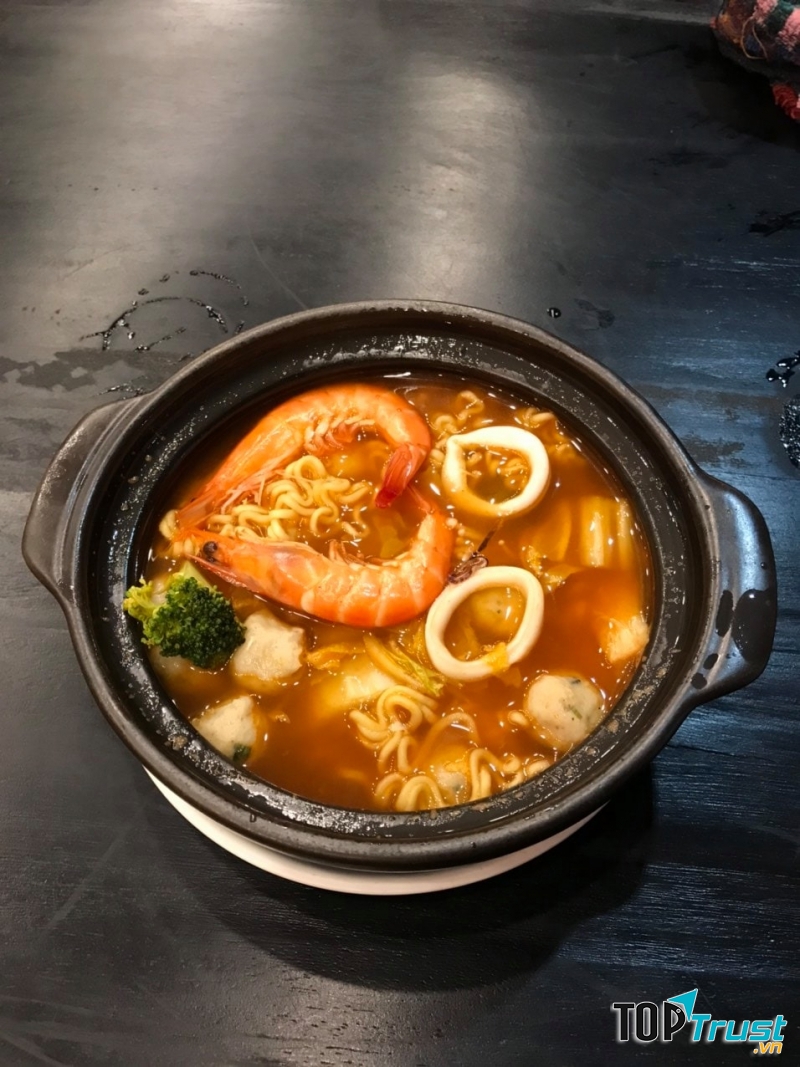 Cửa hàng mỳ cay Minchu