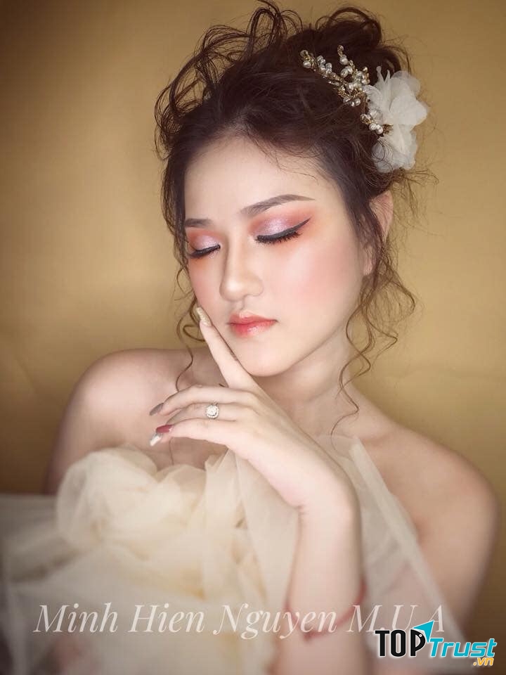 Minh Hien Nguyen makeup