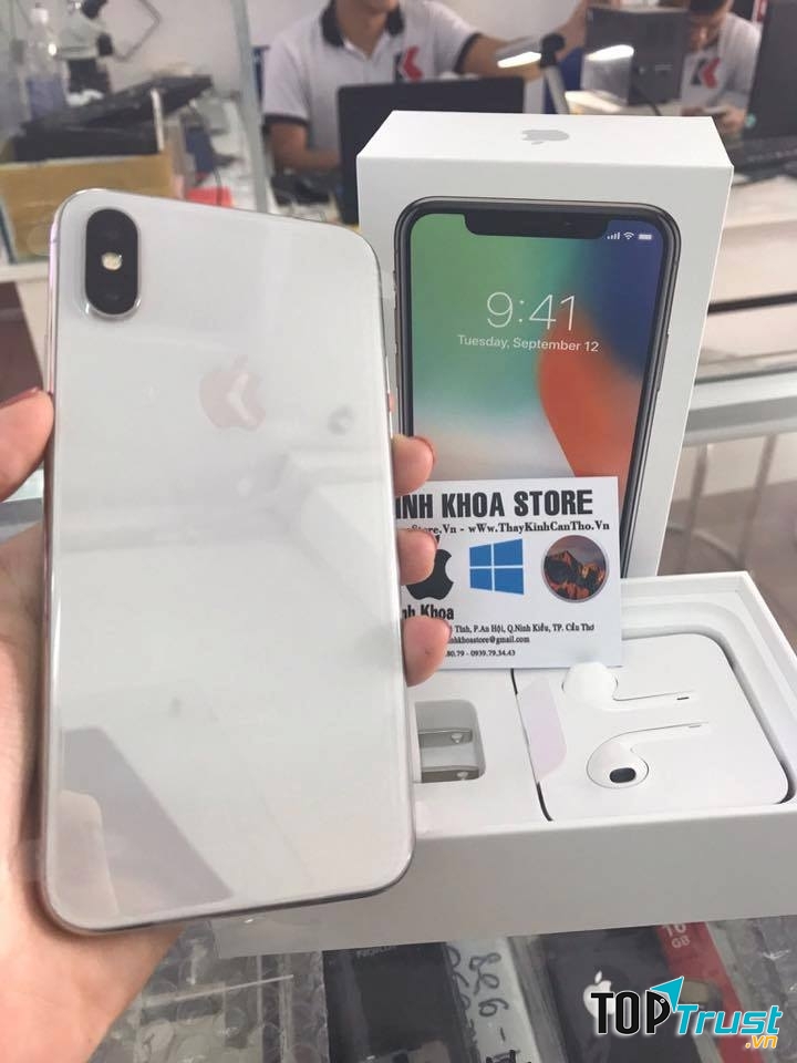 iPhone X một sản phẩm mới nhất của Apple tại cửa hàng Minh Khoa store