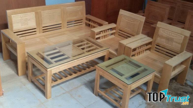 Bộ bàn ghế từ gỗ sồi được bán ở Minh Quốc (Nguồn: Sưu tầm)