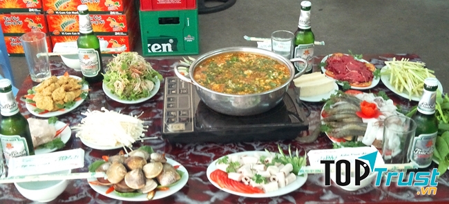Lẩu cua đồng ngon và đầy đặn