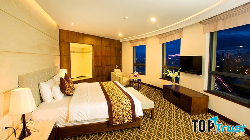 Khách sạn 4 sao đẳng cấp với cơ sở vật chất hiện đại và các dịch vụ chuyên nghiệp