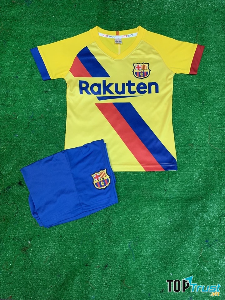 Minh Triết Sports kinh doanh cả trang phục thể thao dành cho trẻ em