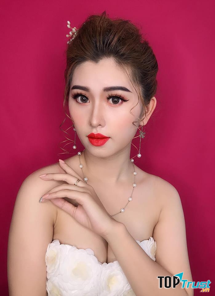 Minh Tú Tú Make Up