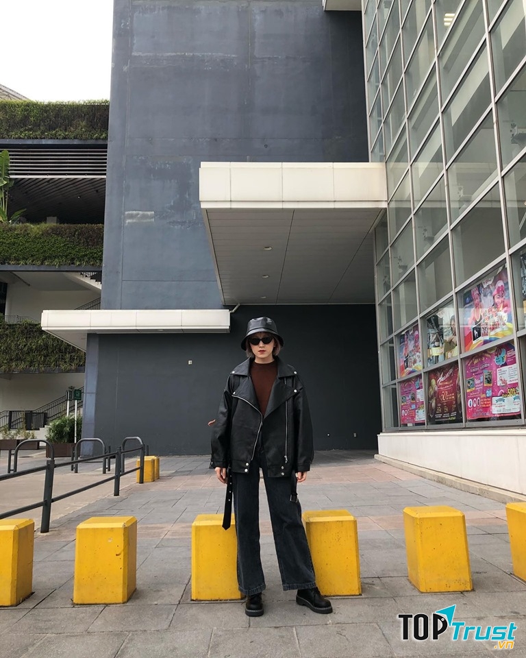 Các mẫu trang phục bắt kịp xu hướng của từng mùa trong năm nên rất thời thượng lại trẻ trung được nhiều người yêu thích