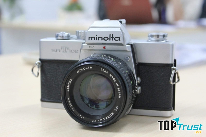 Máy minolta srt 102 với thiết kế đẹp mắt