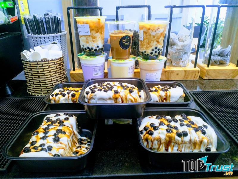 Sữa tươi trân chân đường đen và bánh