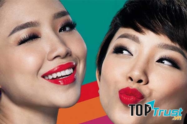 Quỳnh Anh Shyn với cây son Miracle Apo Lip Lacquer - True Red