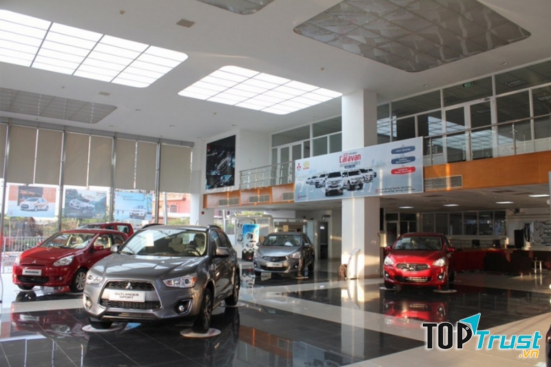 Khu vực trưng bày xe Mitsubishi