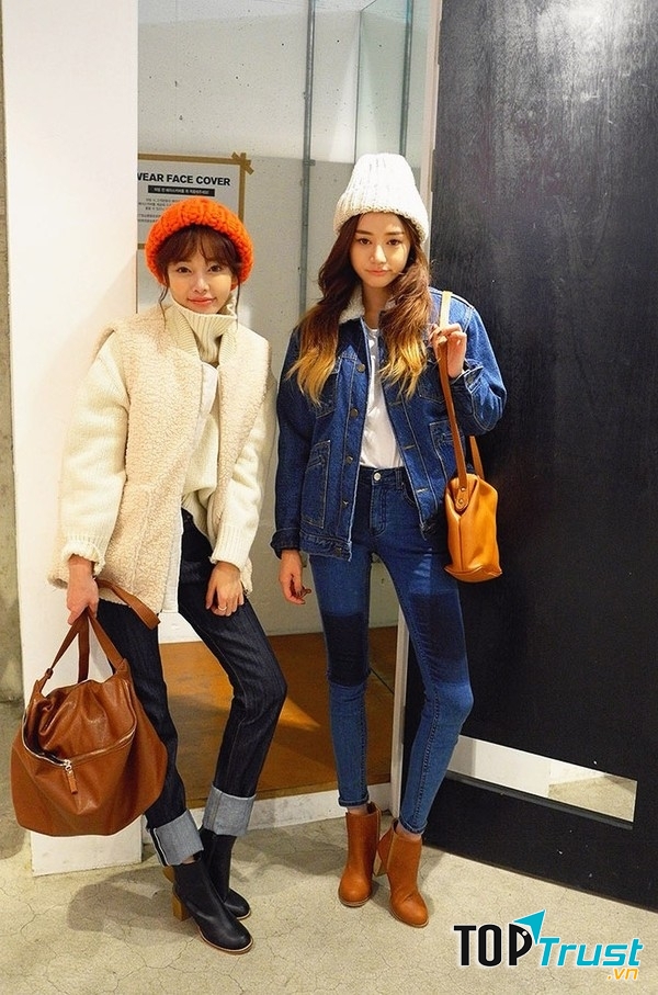 Ankle boots không những giúp bạn gái mặc đẹp ngày lạnh mà còn trở nên trẻ trung năng động hơn khi kết hợp cùng quần jeans xắn gấu