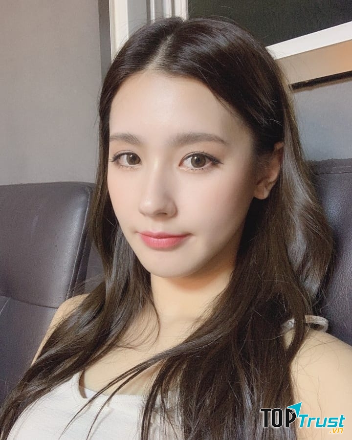 Miyeon ((G)-IDLE)