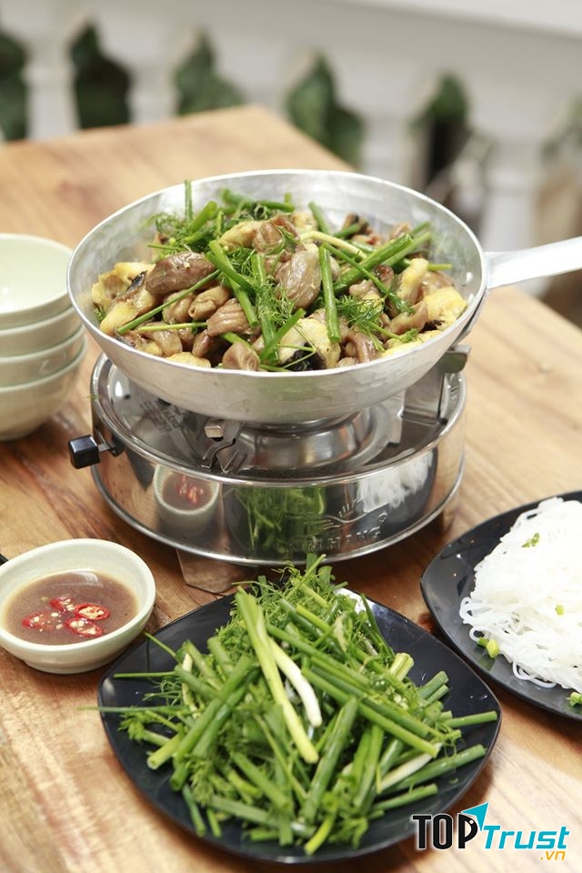 Ngoài ra, quán còn rất nhiều món ăn hấp dẫn khác