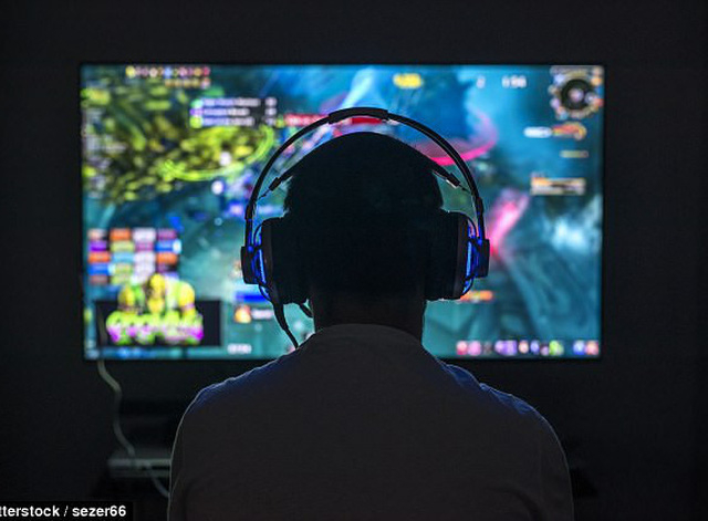 Chơi game xuyên đêm