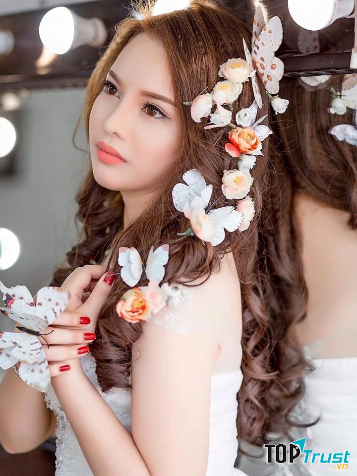 Mơ Phùng Makeup Artist