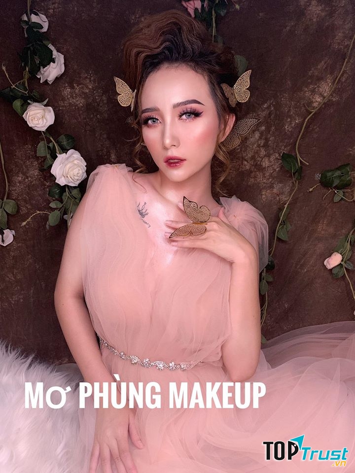 Mơ Phùng Makeup Artist