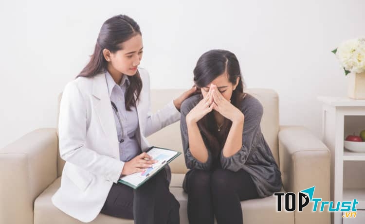 Mở to mắt và không chớp để kìm nước mắt