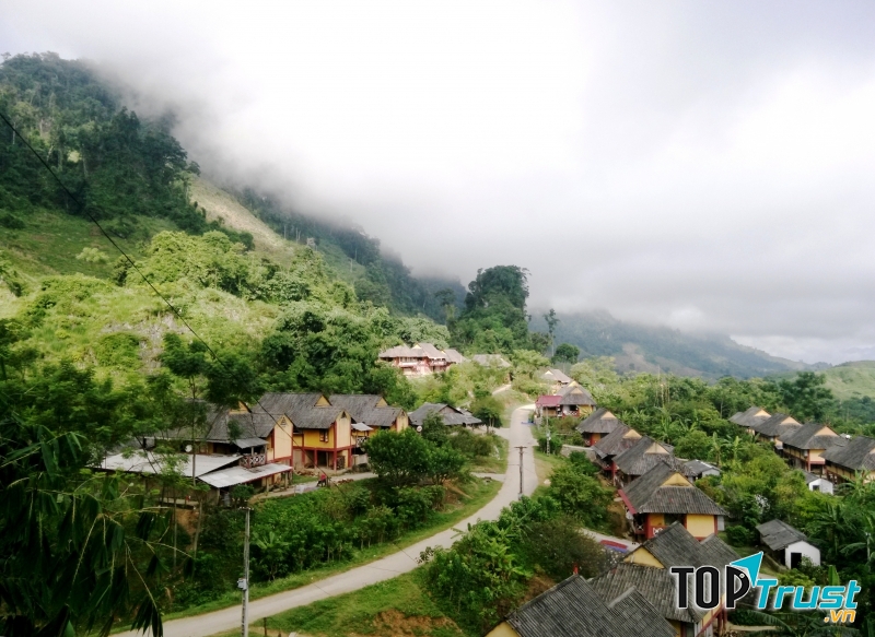 Mộc Châu nằm thơ mộng giữa núi đồi