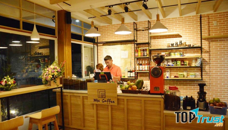 Bước vào Mộc Coffee bạn sẽ cảm nhận được sự thoải mái, dễ chịu vì hương thơm cà phê lan tỏa ra khắp phòng