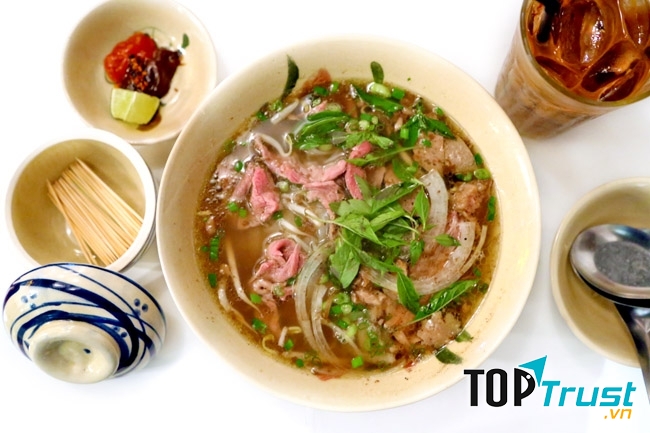 Suất phở truyền thống tại Mộc Quán