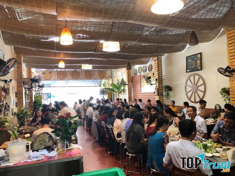 Không gian nhà hàng