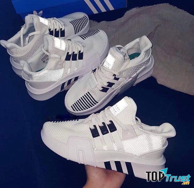 Mộc Sneaker