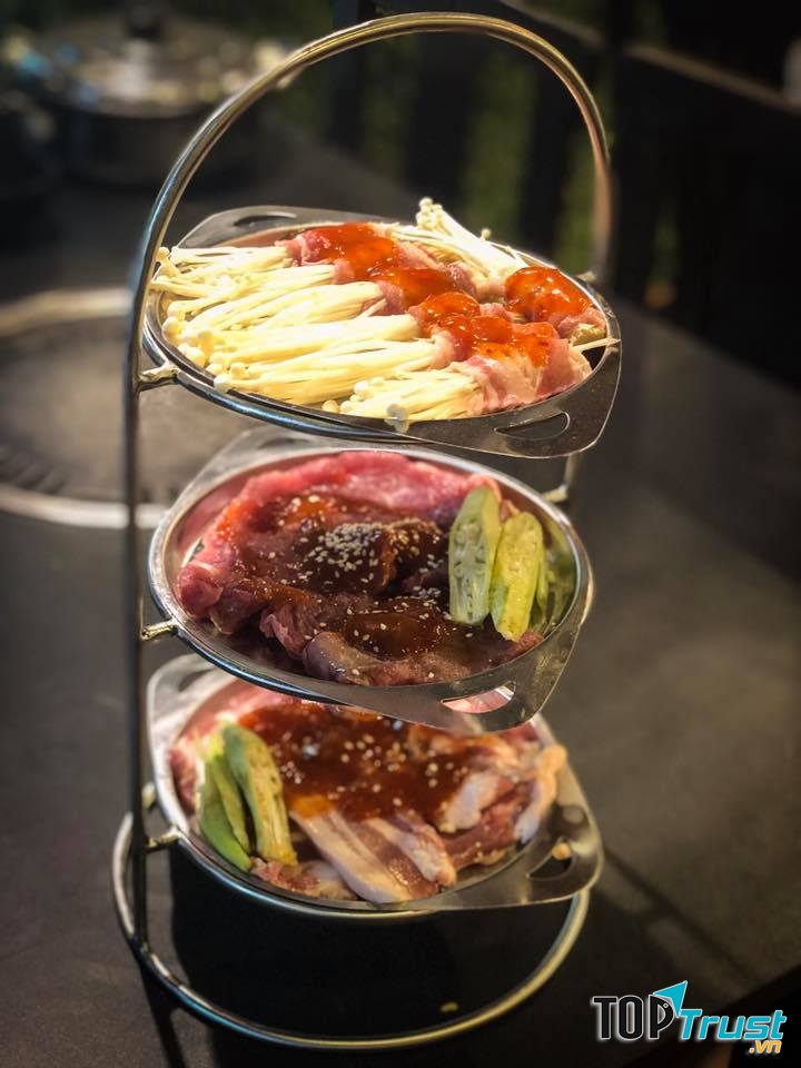 Một món nướng tại Mọi BBQ vừa đa dạng về thức ăn kèm, vừa nhiều về số lượng