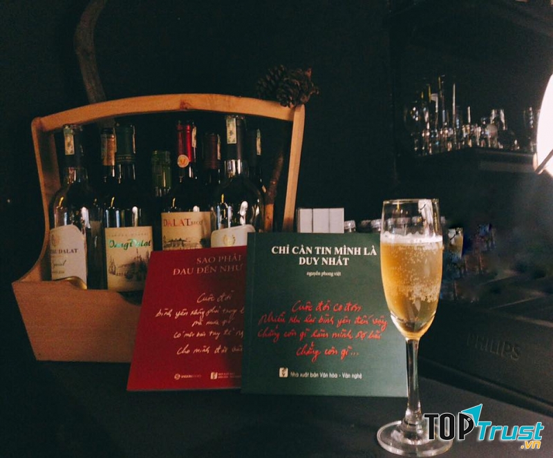 Mơi trong một không gian dịu nhẹ, êm đềm