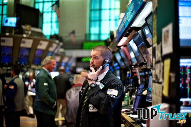 Môi giới chứng khoán – Trung bình: 7 – 10 triệu/tháng